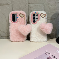 Coque de téléphone en peluche douce et moelleuse Kawaii avec breloque cœur et pompon pour Samsung Galaxy S26 Ultra S25 S23 A57 A56