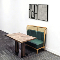 Ensembles de restaurant au design moderne OEM ODM, table à manger en pierre frittée, banquette en bois et cuir pour café