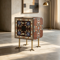 Table de Chevet de Luxe Peinte à la Main pour Villas, Manoirs et Rangement Domestique – Table d'Appoint Artistique Haut de Gamme en Laiton, Conçue par des Designers