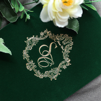 Porte-cartes d'invitation de Noël en carton rigide vert foncé avec bordure dorée, monogramme, enveloppe assortie, artisanat papier