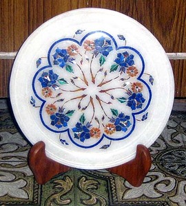 Assiette en marbre ronde de qualité supérieure et à prix abordable pour la décoration intérieure, assiette en marbre blanc fait main avec incrustations florales. - Product Image 5