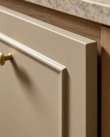 Meubles de cuisine de luxe traditionnels XINGRUO en taupe avec comptoirs en marbre noir, ensembles de meubles de garde-manger Shaker en bois massif sur mesure