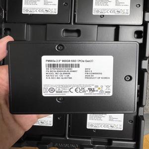ฮอร์นชิง โซลิดสเตทไดรฟ์ มือสอง รุ่น MZQLB960HBJR-00W07 PM983A U.2 960G 6Gbps SSD - Product Image 1