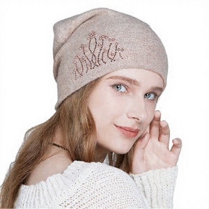 Gorros de Invierno para Mujer con Pedrería, Diseño Personalizado, Lujosos y Bonitos, con Patrón Floral, de Poliéster/Algodón, Tejido de Punto Acanalado - Product Image 5