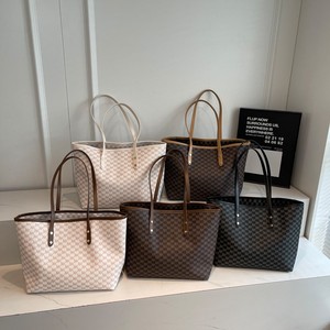 Nouveauté 2025 – <span class=keywords><strong>Sac</strong></span> à main <span class=keywords><strong>de</strong></span> <span class=keywords><strong>luxe</strong></span> en cuir PU pour femme, avec fermeture éclair, bandoulière unique, <span class=keywords><strong>sac</strong></span> messager fourre-tout, doublure en polyester, très tendance - Product Image 1