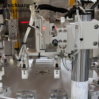 Ligne de production automatique de remplissage et de bouchage de flacons de petite taille en forme de boule pour huiles essentielles