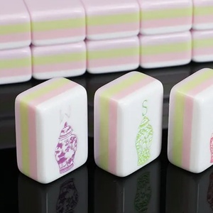 Juego de Mahjong Americano Portátil, Ligero y de Lujo, con Fichas Acrílicas Talladas de Cuatro Capas de 30 mm, para 4 Jugadores, Ideal para Viajes Familiares al Aire Libre - Product Image 4