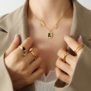 Collana con Ciondolo Rettangolare Luna e Stella Nera, Placcata Oro 18K, con Catena a Serpente, Gioielli di Moda in Acciaio Inossidabile all'Ingrosso - Product Image 5