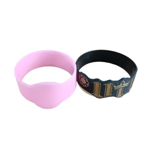 Schlussverkauf individuelle Silikon-Armbänder Gummi-Armband Sonderform Gummi-Armband Großhandel Silikon-Armband