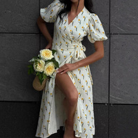 Robe mi-longue à imprimé floral doux, style vacances, personnalisée pour femme, col en V, manches courtes bouffantes, avec ceinture à nouer et fente latérale