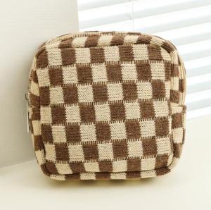 Populaire tricoté <span class=keywords><strong>damier</strong></span> stationnaire serviette sac de rangement personnalisé rouge à lèvres cosmétique Portable <span class=keywords><strong>Mini</strong></span> <span class=keywords><strong>pochette</strong></span> de maquillage carrée - Product Image 2