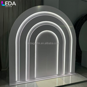 LEDA Nouveau design personnalisé Décoration d'événement d'anniversaire Toile de fond en acrylique blanc Mur de fond LED arqué à trois niveaux pour mariage - Product Image 4