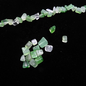 Venta al por mayor 5-8mm <span class=keywords><strong>verde</strong></span> de cristal de ágata <span class=keywords><strong>piedra</strong></span> triturada de grava arveja - Product Image 1