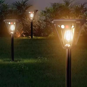 Lámpara Solar Moderna para Jardín con Sensor de Movimiento, Construcción Impermeable y Sensor Ajustable para Patio y Entrada de Vehículos - Product Image 3