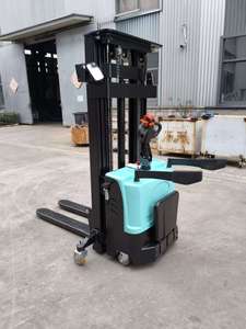 Plateforme élévatrice électrique Everlift 1,5t 2 tonnes de type conducteur (4,5m-6m) avec pneus en polyuréthane, propulsion arrière et batterie au plomb-acide - Product Image 2