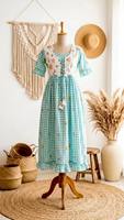 Robe longue en coton écologique à dentelle florale, col en V, taille naturelle, coupe simple et confortable, mode estivale pour femme, tenue quotidienne