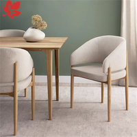 Chaise de salle à manger Kennedy en bois massif à prix abordable, dossier confortable, design traditionnel durable, siège en velours, pour la maison, le bureau, l'appartement