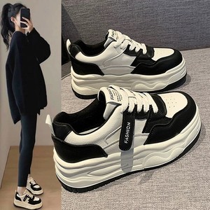 2024 primavera nuove <span class=keywords><strong>scarpe</strong></span> sportive traspiranti per donne Casual in bianco e nero studenti <span class=keywords><strong>con</strong></span> <span class=keywords><strong>suola</strong></span> spessa <span class=keywords><strong>scarpe</strong></span> da <span class=keywords><strong>donna</strong></span> - Product Image 3