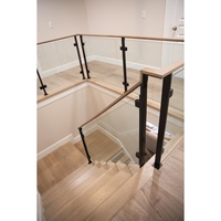 Rampe en aluminium Prima avec verre trempé pour balustrade extérieure, idéale pour escaliers résidentiels et balcons.