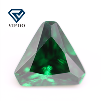 Pierre précieuse synthétique en zircon cubique vert clair/vert émeraude, coupe en Triangle, coupe à la machine, coin en forme de triangle, pierre CZ