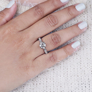 Anello di Fidanzamento a Quattro Punte con Zirconi per Donne, Elegante Gioiello da Dito per Feste - Product Image 5