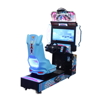 Colorful Park, une machine de jeu de course classique pour un joueur avec sièges rouges à monnayeur.