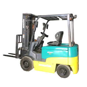 Chariot élévateur diesel Komatsu d'occasion 2,5 tonnes 4 roues tout-terrain avec garantie d'un an - Product Image 1