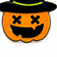 Logo personnalisé moderne Citrouille de Halloween Sorcier en alliage de zinc émaillé dur moulé sous pression plaqué métal pour