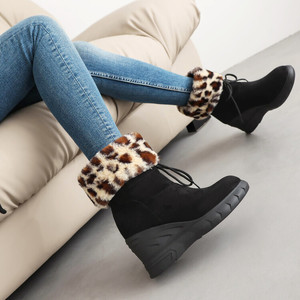 Bottes d'hiver pour femmes, invisibles, augmentant la taille, doublées de polaire, à semelle épaisse, talons compensés, imprimé léopard, bottes à cheville à revers - Product Image 6