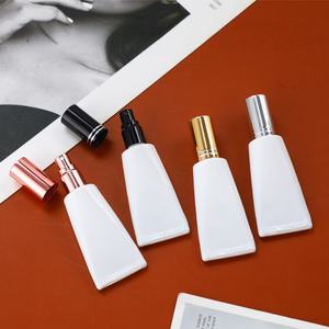 Nouveauté : flacon pulvérisateur plat en verre blanc de 10 ml pour échantillons de cosmétiques, huile ou parfum, avec bouchon - Product Image 1