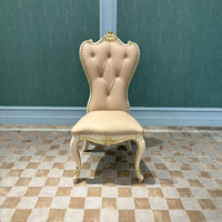 Table et chaises de salle à manger en marbre massif de style palais européen, idéales pour les villas de luxe.