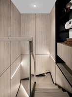 Escalier intérieur en spirale de haute qualité, garde-corps en verre, design moderne, acier, bois, pierre naturelle, installation en DIY pour appartement, hall