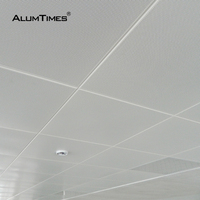 Panneaux de plafond perforés en aluminium insonorisants et ignifuges Alumtimes 600x600mm pour usage hôtelier
