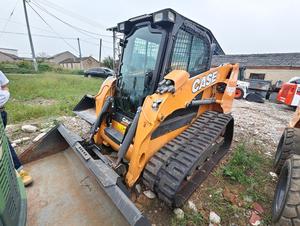 CASE TR320 Compact Track Loader Skid Steer Construction Equipment Orange With <b>Black</b> Bucket And Tracks - Product Image 2