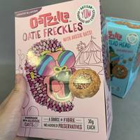Présentoir en carton imprimé couleur pour snacks pop au détail Boîte d'affichage en papier personnalisée pour bars avec spot uv