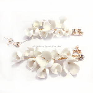 RE3996-2 Pendientes de Araña para Niñas con Diseño Clásico de Flores y Diamantes de Imitación Dorados para Novias, Adornos Ecológicos para Bodas - Product Image 1