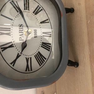 Phong Cách Châu Âu Chất Lượng Cao Phòng Ngủ Retro Thủ Công Kim Loại Bảng Đồng Hồ Nhà Máy Tùy Chỉnh Vui Báo Thức Đồng Hồ Để Bàn Giá Rẻ Để Bán - Product Image 4