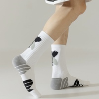 Chaussettes de sport en polyester et nylon pour jeunes, avec lettres jacquard, semelle en tissu éponge rembourrée, respirantes, avec bandes de massage plantaire – Vente en gros