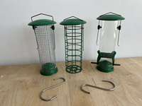 Mangeoire à oiseaux en métal Wild Garden, ensemble de stations d'alimentation suspendues en maille, construction en fer durable, légère, verte/noire, 21x7cm pour