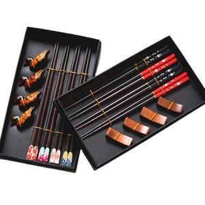 2021 New Chinese tablewares 4pairs/set wooden chopsticks with rest Gift Box packing High grade novelty wooden chopsticks sets