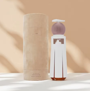 Profumo Arabo di Lusso (60ml) di <span class=keywords><strong>Ahmed</strong></span> Al Maghribi con Bottiglia a Strisce Bianche e Confezione Regalo Cilindrica in Velluto - Product Image 5