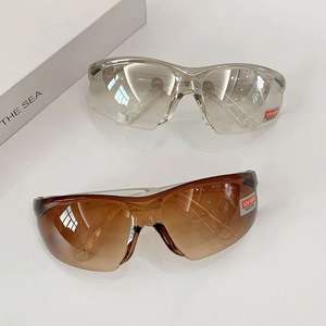 แว่นตานิรภัยป้องกันดวงตา กรอบพีซี เลนส์อะซี ยูวี 375 คลาส 2 ป้องกันแสงแดด กรอบสีดำ สำหรับทำงาน ปั่นจักรยาน ป้องกันดวงตา - Product Image 5