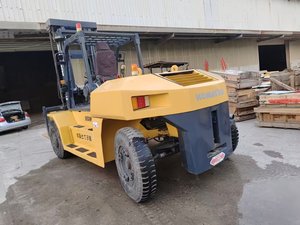 Chariot élévateur à fourche d'occasion 16 tonnes Komatsu, moteur diesel, d'origine japonaise, engin lourd d'occasion, avec accessoire tarière, certifié CE - Product Image 6