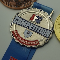 Nuevas Medallas de metal chapadas en oro personalizadas con cordones Trofeos Placas Premios deportivos Insignias de fútbol Pines (Tipografía impresa)