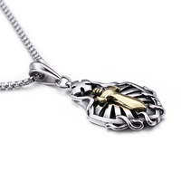 Pendentifs vintage en forme de croix et d'épée, contrastant or et argent