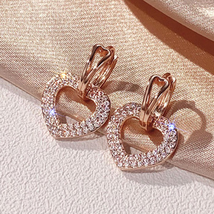 Orecchini Pendenti a Cuore con Zirconi, Eleganti Orecchini di Design Traforato alla Moda per Donne - Product Image 2