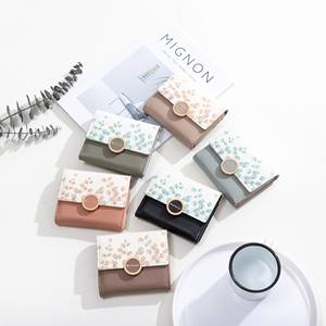 PRETTYZYS Nueva colección Hojas desordenadas Cartera pequeña Círculo Logo Hardware Tres bordes doblados Cartera de cuero para mujer - Product Image 2