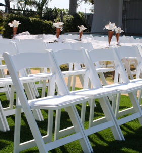 ポータブル屋外パーティー折りたたみ椅子白い樹脂プラスチックウィンブルドンチェアガーデン折りたたみ椅子イベント用 - Product Image 1