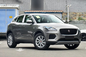 <span class=keywords><strong>Jaguar</strong></span> <span class=keywords><strong>E</strong></span>-<span class=keywords><strong>PACE</strong></span> R-DYNAMIC Youth Edition <span class=keywords><strong>2023</strong></span> Turbo Manuelle Hybride Légère 48V 5 Portes 5 Places SUV Compact Traction Avant Conduite à Gauche Dark R18 - Product Image 2