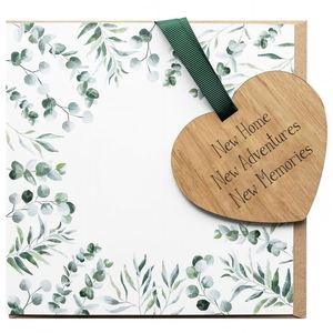 Panneau mural en bois gravé « Nouvelle Maison » – Idée cadeau de pendaison de crémaillère personnalisable avec nom – Décoration murale souvenir pour propriétaires - Product Image 2